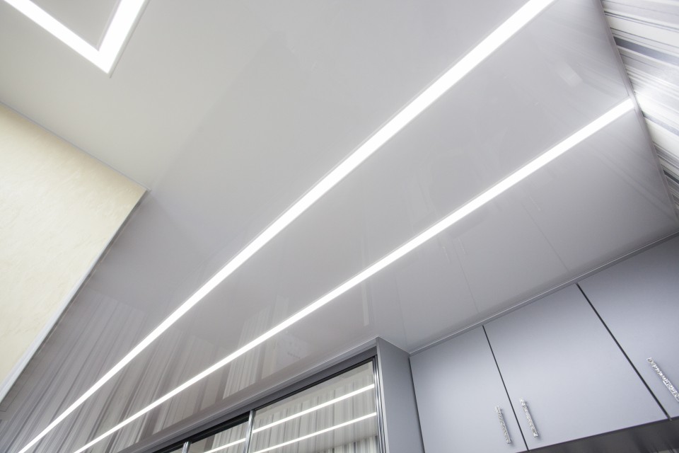 Заказать световые потолки с линией света в г. Сочи